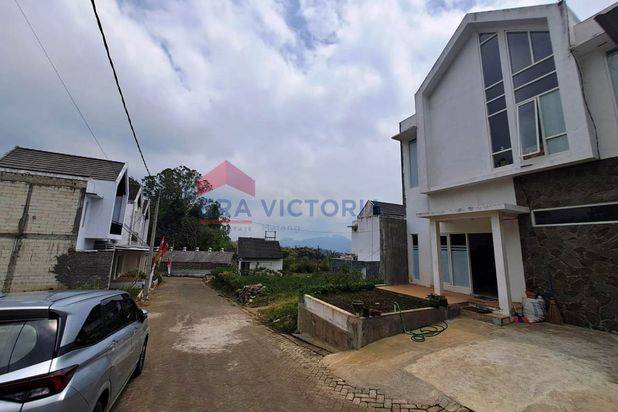 Villa 2 Lantai di Area Wisata Pujon, Coban Rondo, Petik Buah