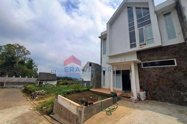 Villa 2 Lantai di Area Wisata Pujon, Coban Rondo, Petik Buah