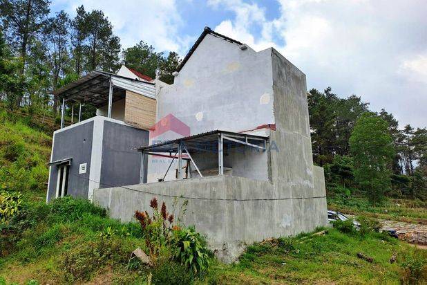 Villa 2 Lantai di Area Wisata Pujon, Coban Rondo, Petik Buah