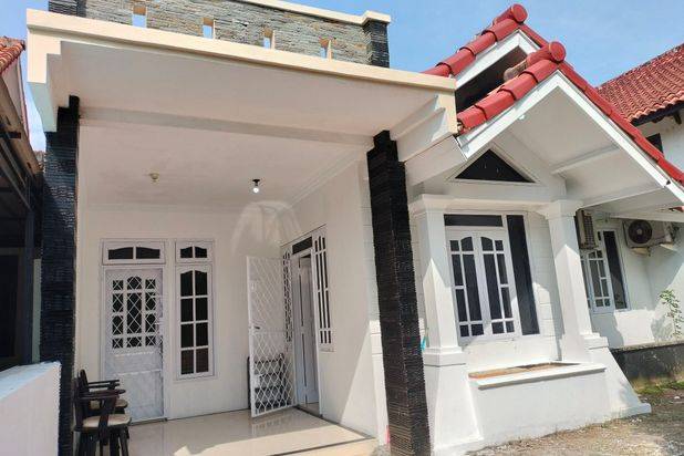 Rumah cantik minimalis 1.5 lantai siap huni di Sukajadi