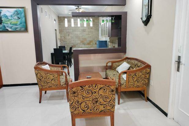 Rumah cantik minimalis 1.5 lantai siap huni di Sukajadi