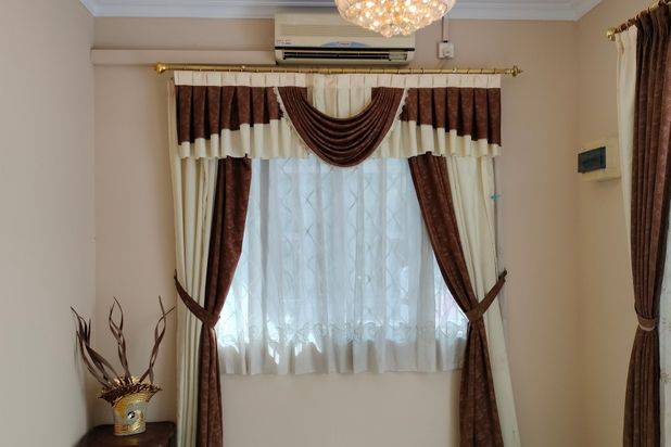 Rumah cantik minimalis 1.5 lantai siap huni di Sukajadi