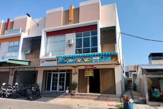 Ruko cantik 2 lantai siap pakai untuk usaha