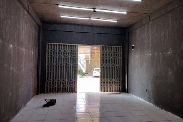 Ruko cantik 2 lantai siap pakai untuk usaha