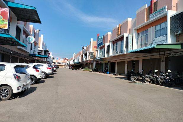 Ruko cantik 2 lantai siap pakai untuk usaha
