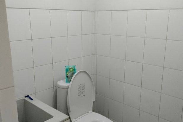 Ruko cantik 2 lantai siap pakai untuk usaha
