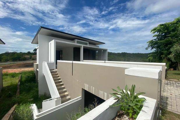 Rumah hook cantik & luas 2 lantai siap huni di Grand Summit