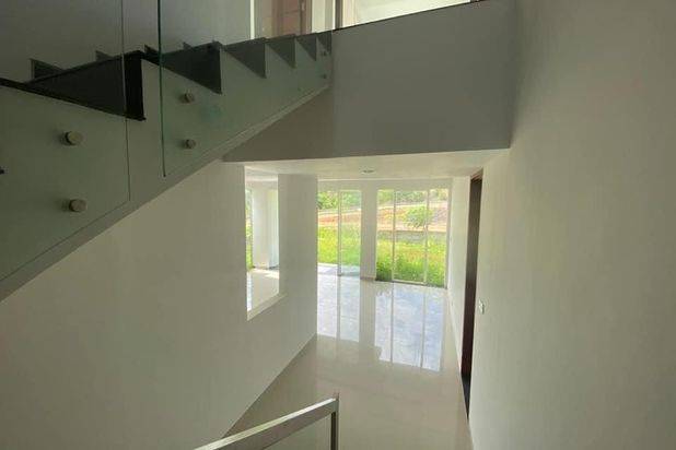 Rumah hook cantik & luas 2 lantai siap huni di Grand Summit