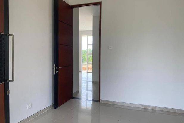 Rumah hook cantik & luas 2 lantai siap huni di Grand Summit