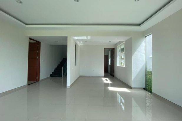 Rumah hook cantik & luas 2 lantai siap huni di Grand Summit