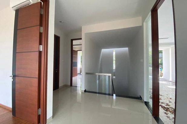 Rumah hook cantik & luas 2 lantai siap huni di Grand Summit