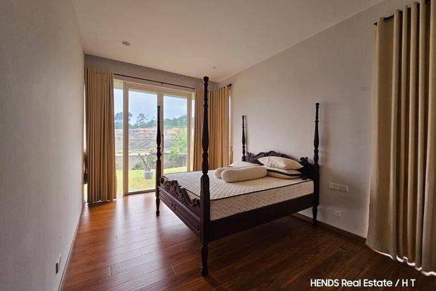 Rumah hook cantik & luas 2 lantai siap huni di Grand Summit