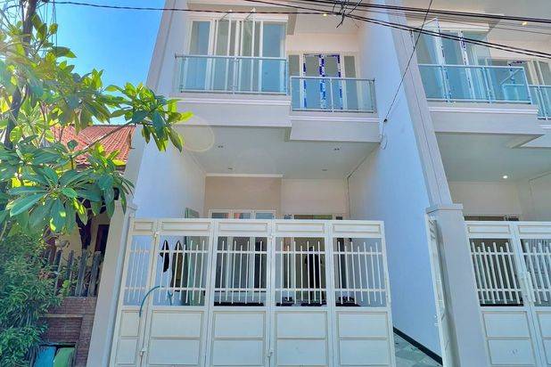 Jual Rumah Baru Mulyosari Utara 2 Lantai Minimalis Hadap Selatan