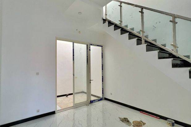 Jual Rumah Baru Mulyosari Utara 2 Lantai Minimalis Hadap Selatan