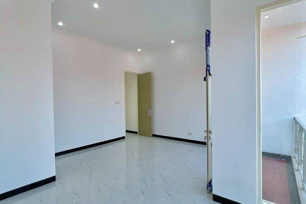 Jual Rumah Baru Mulyosari Utara 2 Lantai Minimalis Hadap Selatan