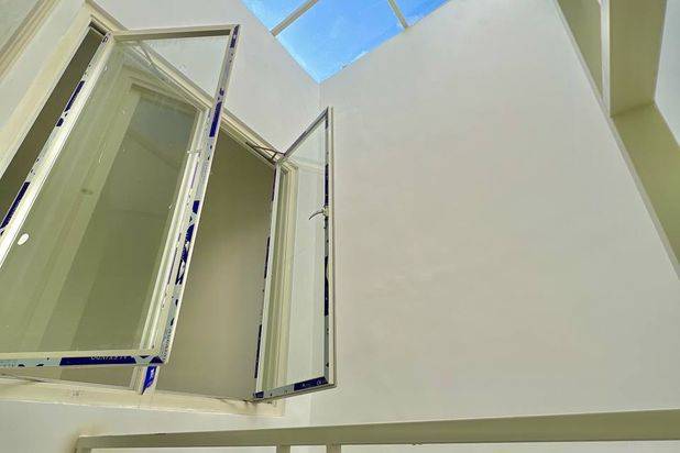 Jual Rumah Baru Mulyosari Utara 2 Lantai Minimalis Hadap Selatan