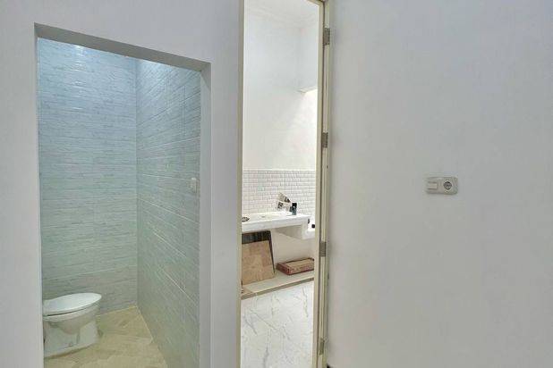 Jual Rumah Baru Mulyosari Utara 2 Lantai Minimalis Hadap Selatan
