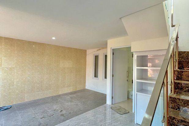 Sewa Rumah Sukolilo Dian Regency 1 Full Renov 1,5 Lt Semi Furnish