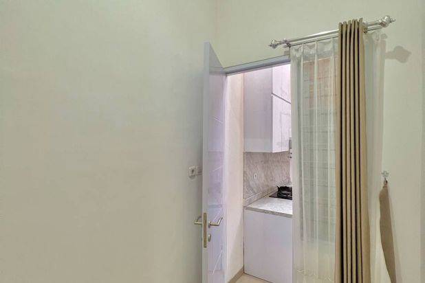 Sewa Rumah Sukolilo Dian Regency 1 Full Renov 1,5 Lt Semi Furnish