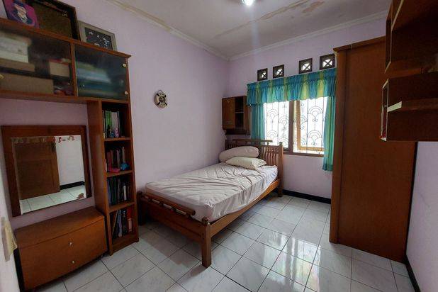 Dijual Rumah Dalam Komplek Setraduta. Jalan Lebar