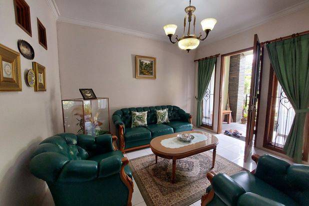 Dijual Rumah Dalam Komplek Setraduta. Jalan Lebar
