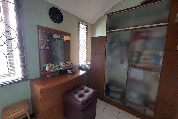Dijual Rumah Dalam Komplek Setraduta. Jalan Lebar