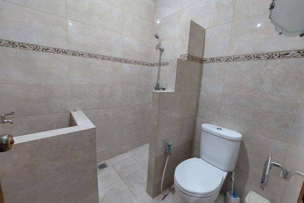 Dijual Rumah Dalam Komplek Setraduta. Jalan Lebar
