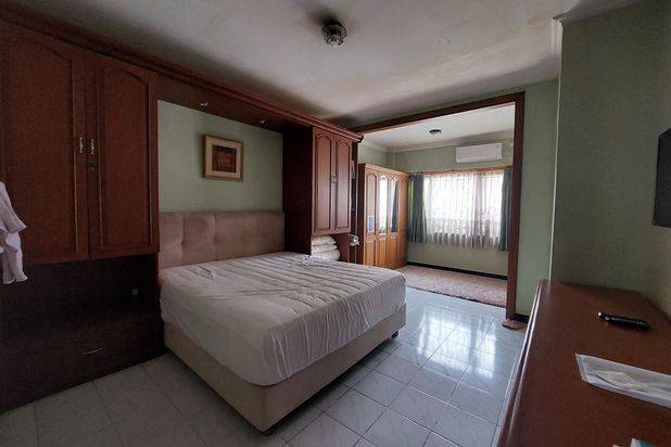 Dijual Rumah Dalam Komplek Setraduta. Jalan Lebar