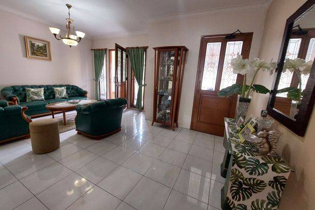 Dijual Rumah Dalam Komplek Setraduta. Jalan Lebar