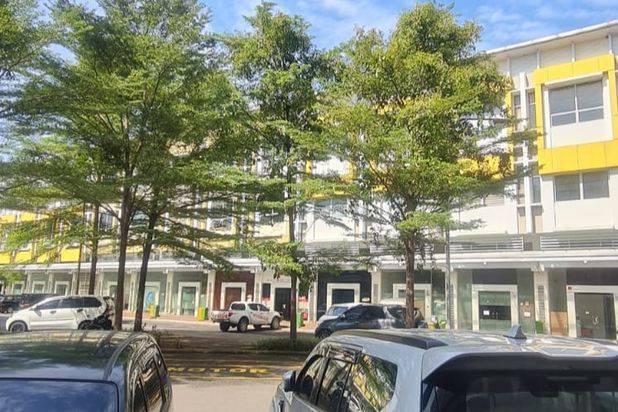Dijual Cepat Ruko Emerald 3 Lantai Lebar 6x17 Siap Pakai Lokasinya Strategis, Bekasi 029
