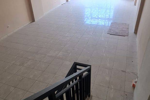 Dijual Cepat Ruko Emerald 3 Lantai Lebar 6x17 Siap Pakai Lokasinya Strategis, Bekasi 029