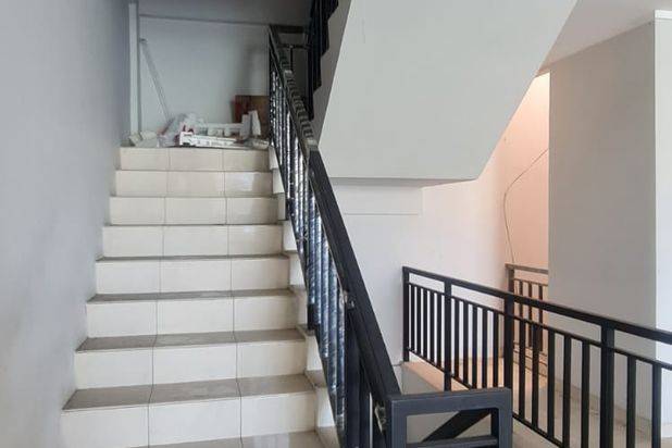 Dijual Cepat Ruko Emerald 3 Lantai Lebar 6x17 Siap Pakai Lokasinya Strategis, Bekasi 029
