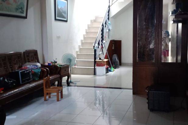 Rumah Kondisi Semi Furnish, Hadap Selatan, Siap Huni di Premier Pavilion Kalideres