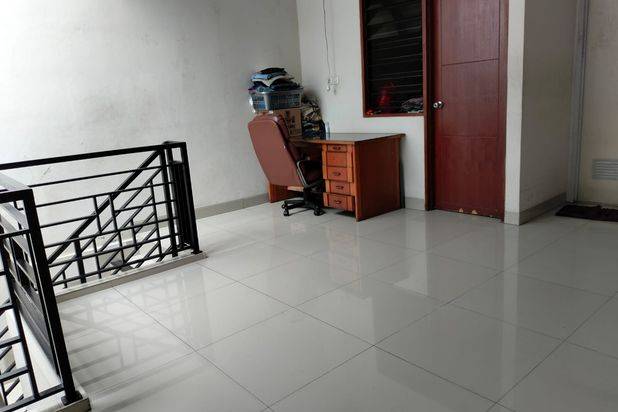 Rumah Kondisi Semi Furnish, Hadap Selatan, Siap Huni di Premier Pavilion Kalideres