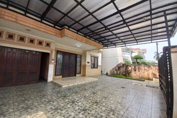 Rumah Mewah Boulevard di Taman Surya Siap Huni
