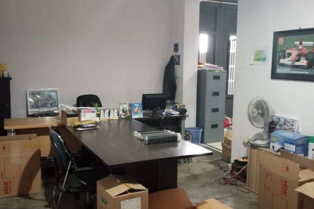 Gudang Dan Kantor di Dalam Komplek Batununggal