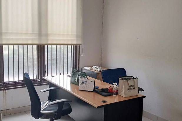 Gudang Dan Kantor di Dalam Komplek Batununggal