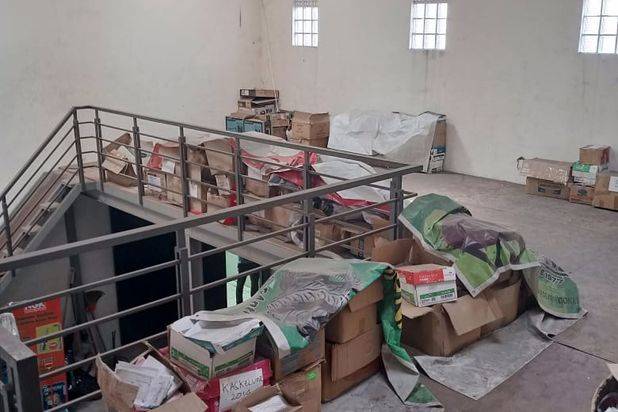 Gudang Dan Kantor di Dalam Komplek Batununggal