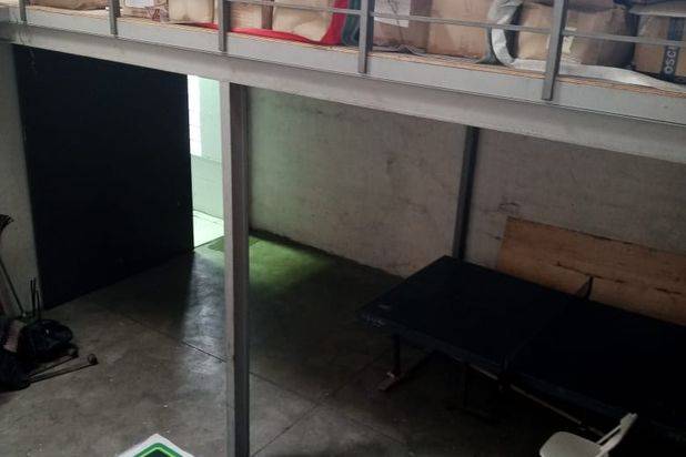 Gudang Dan Kantor di Dalam Komplek Batununggal