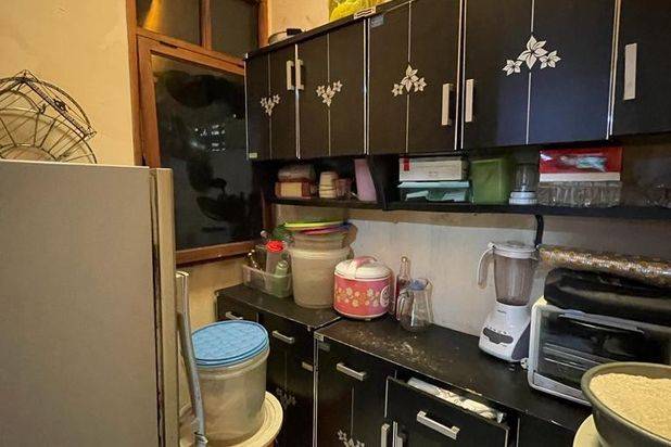 Rumah Tinggal + 4 Kios + Paviliun di Sayap Kiaracondong