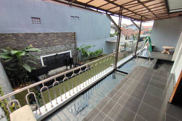 Rumah Luas Lux di Jl Kembar Timur Sayap Bkr Sriwijaya