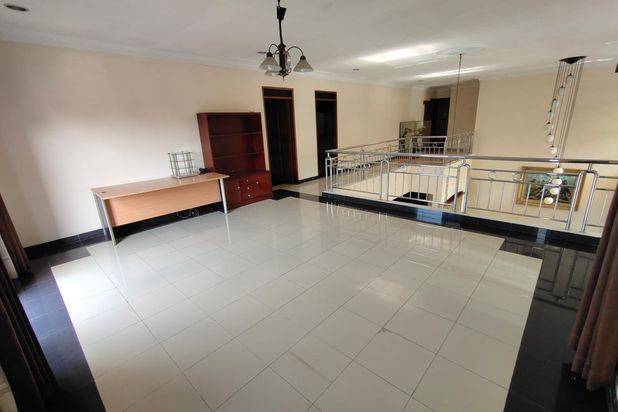 Rumah Luas Lux di Jl Kembar Timur Sayap Bkr Sriwijaya