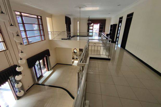Rumah Luas Lux di Jl Kembar Timur Sayap Bkr Sriwijaya