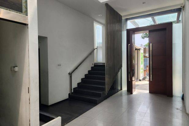 Tempat Usaha Kantor Sayap Pajajaran Siap Pakai