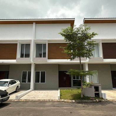 Dijual Rumah 2 Lantai Azure Bay Kosongan Full Renov