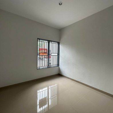 Dijual Rumah 2 Lantai Azure Bay Kosongan Full Renov