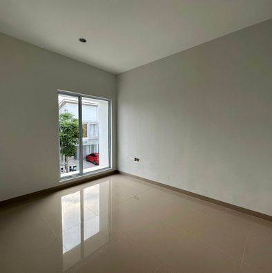 Dijual Rumah 2 Lantai Azure Bay Kosongan Full Renov
