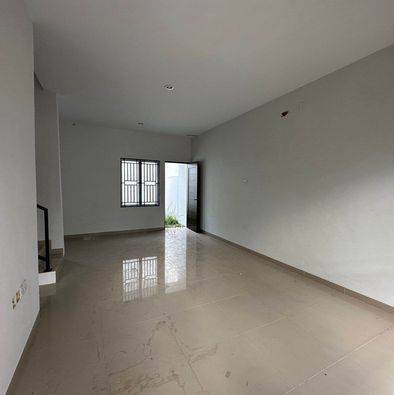 Dijual Rumah 2 Lantai Azure Bay Kosongan Full Renov