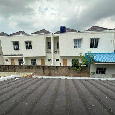 Dijual Rumah 2 Lantai Azure Bay Kosongan Full Renov
