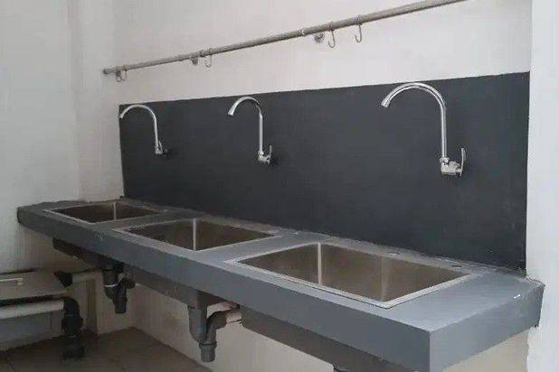 DI JUAL RUMAH USAHA MANUKAN KULON SURABAYA